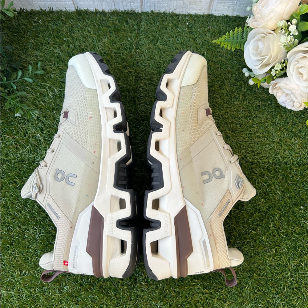 ON Cloudwander Waterproof  women size 9.5 
COLOR: SAND | IVORY $ 170 - Picture 13 of 16